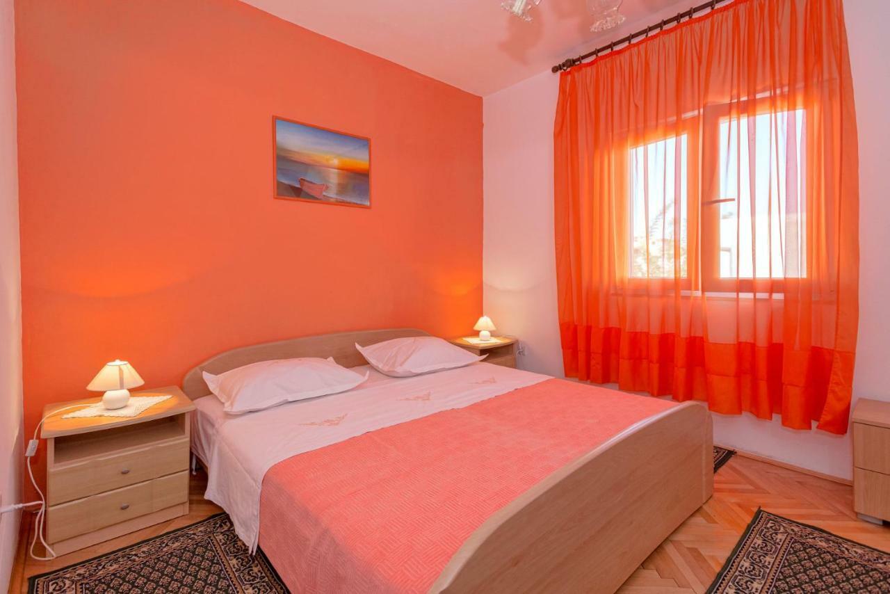 Ana Buratovic Apartment *