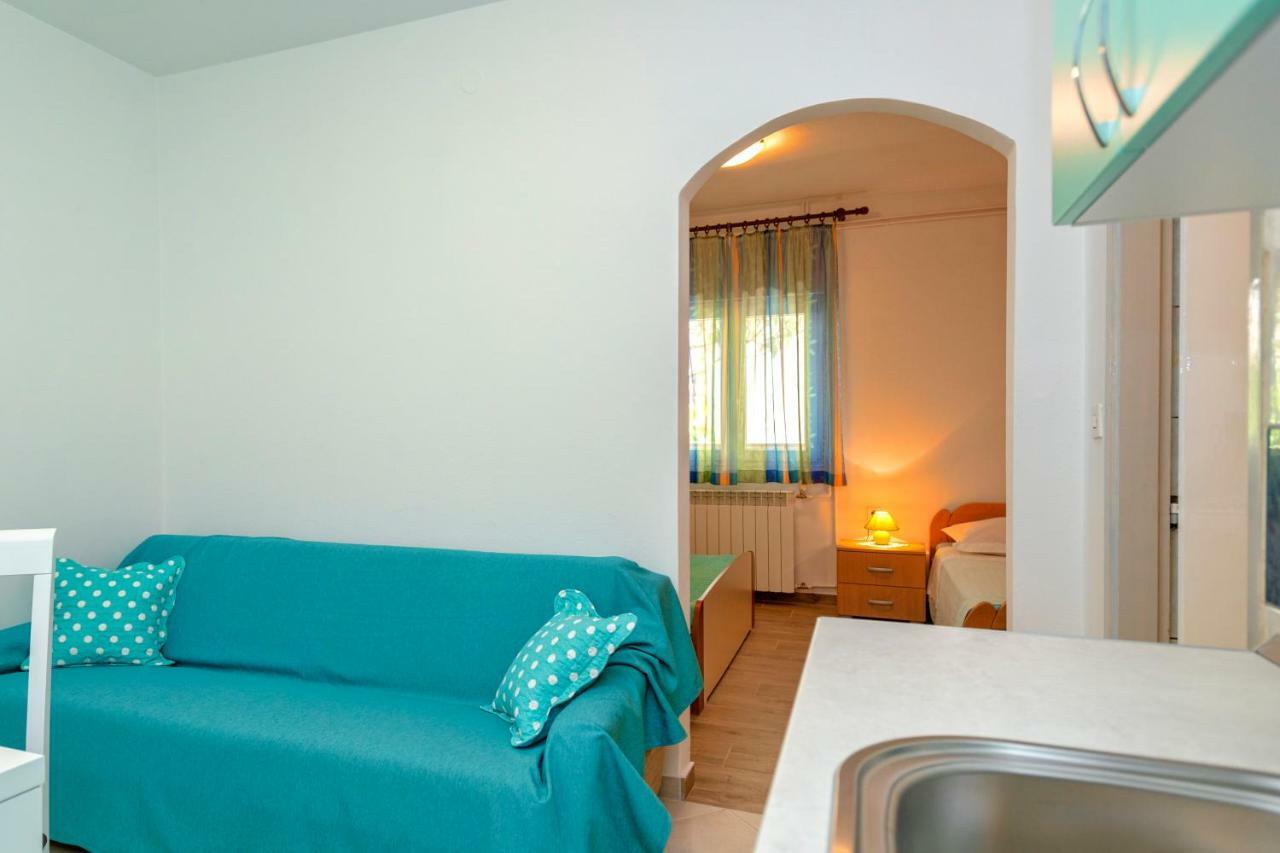 Ana Buratovic * Stari Grad (Hvar)